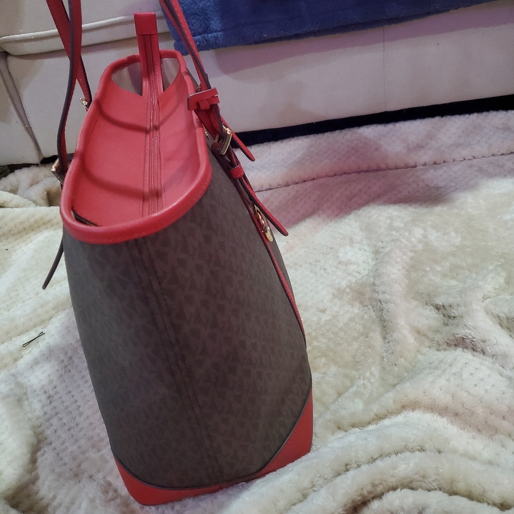 Michael Kohrs large tote - Picture 3 of 6